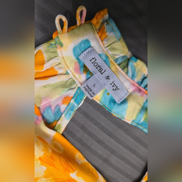 Floral Halter Neck Top - Picture 3 of 3